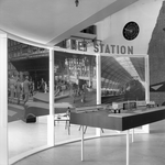 837395 Afbeelding van de tentoonstelling Het Station van de N.S. te Rotterdam, met een maquette van het N.S.-station ...